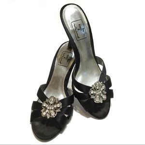 The touch of Nina fancy heel with silver crystals